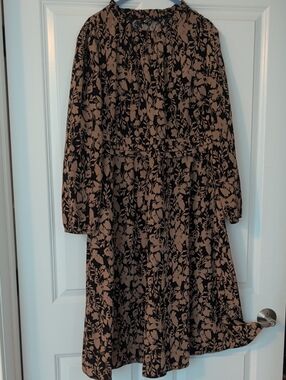 BloomChic Black and Tan Floral Long-Sleeve Midi Dress